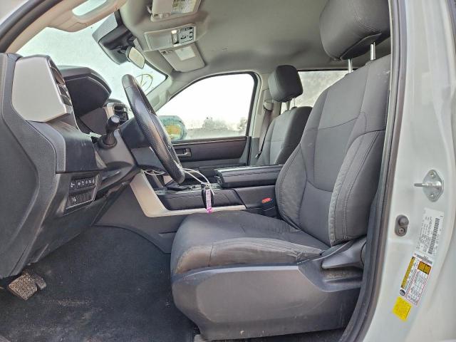 Toyota Tundra Crewmax Sr Image 2