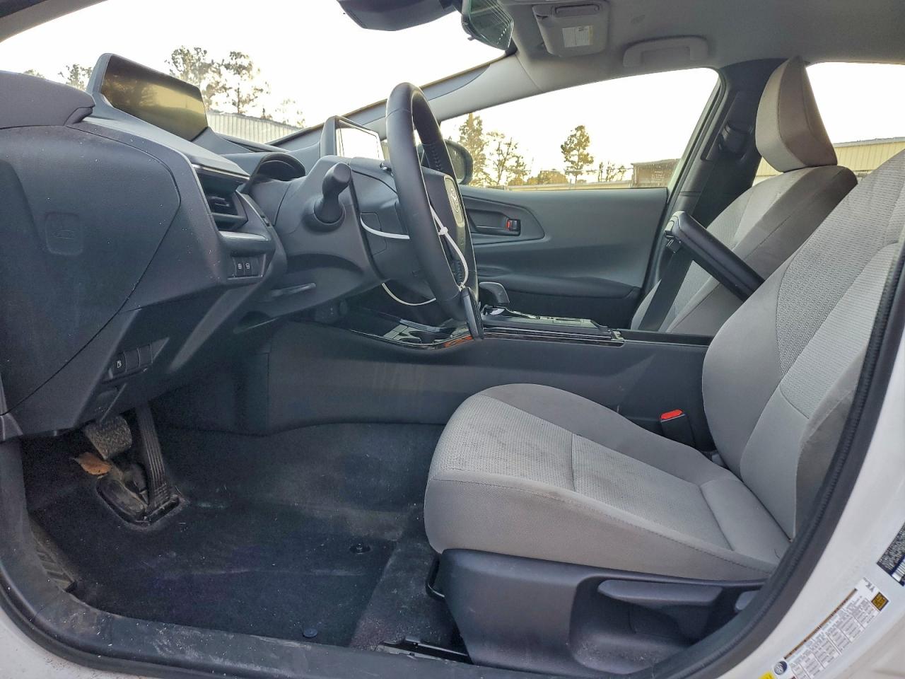 Toyota Prius Le Image 6