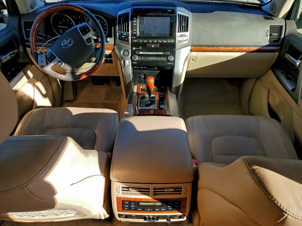 Toyota Land Cruis Image 6