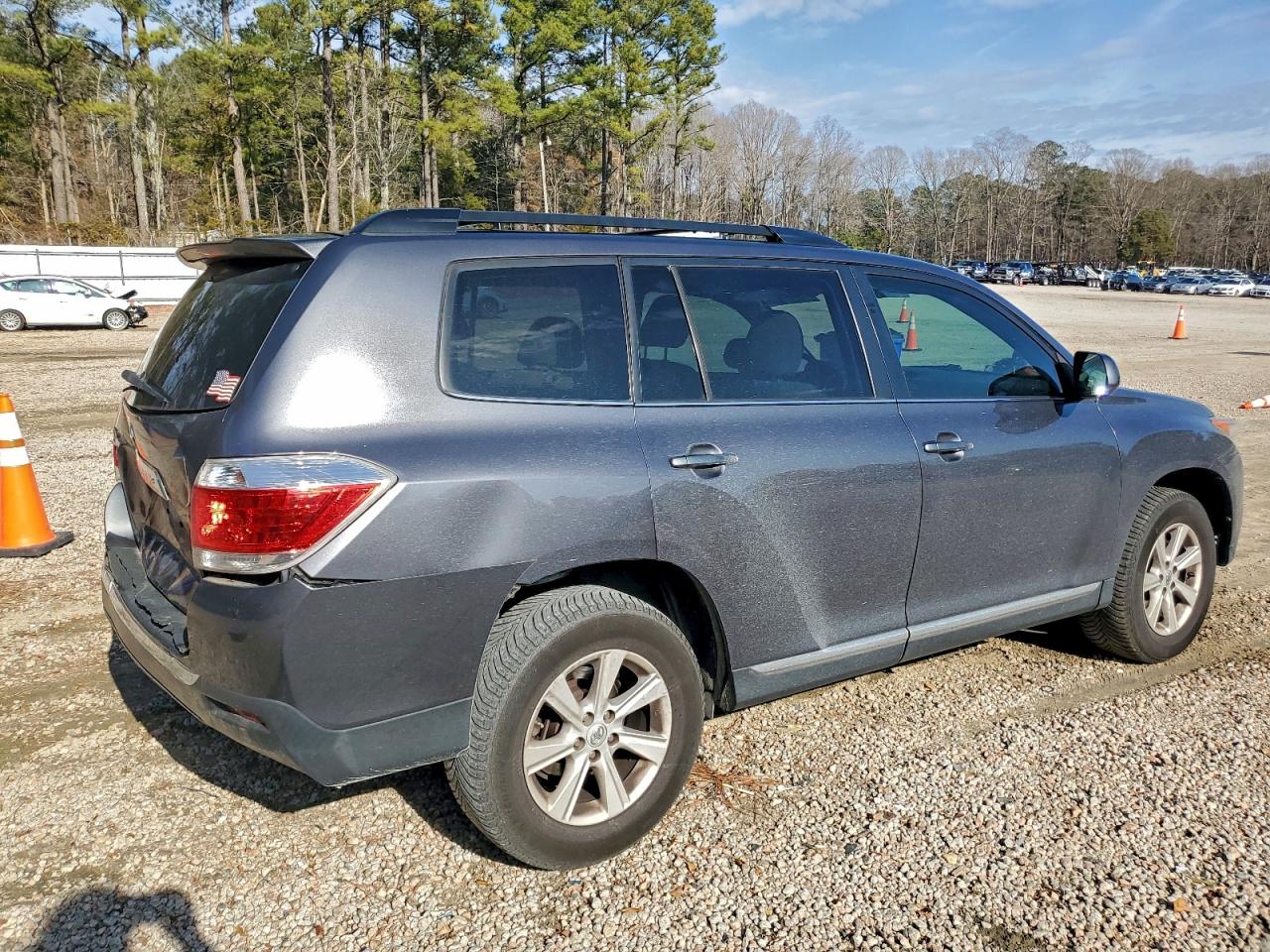 Toyota Highlander Base Image 2