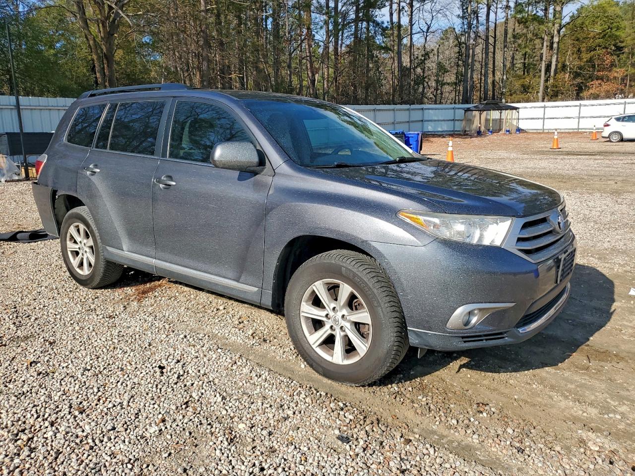 Toyota Highlander Base Image 3