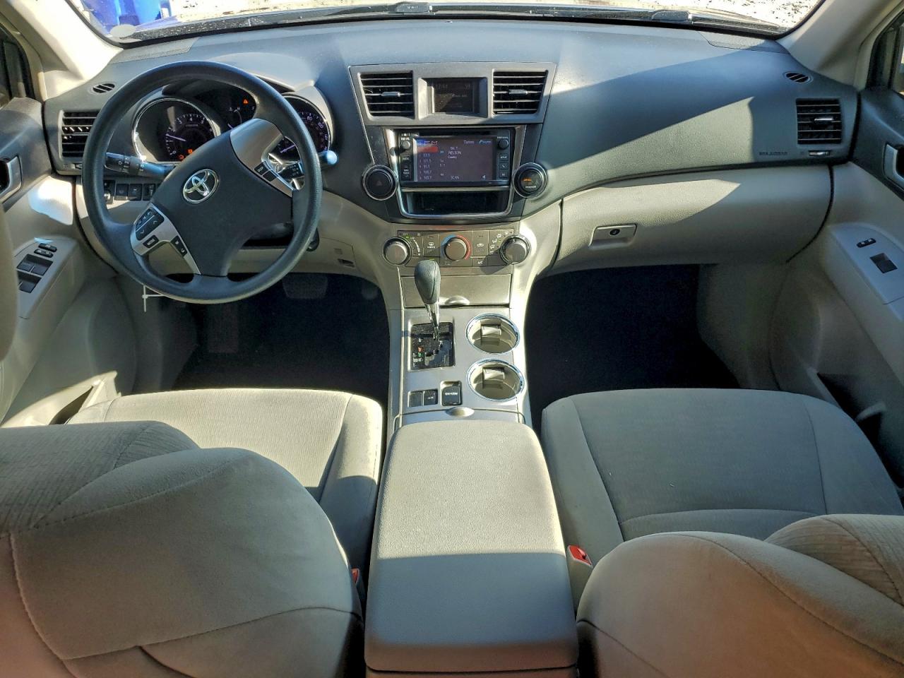Toyota Highlander Base Image 4