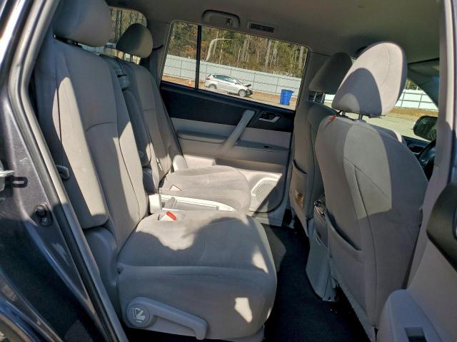 Toyota Highlander Base Image 7