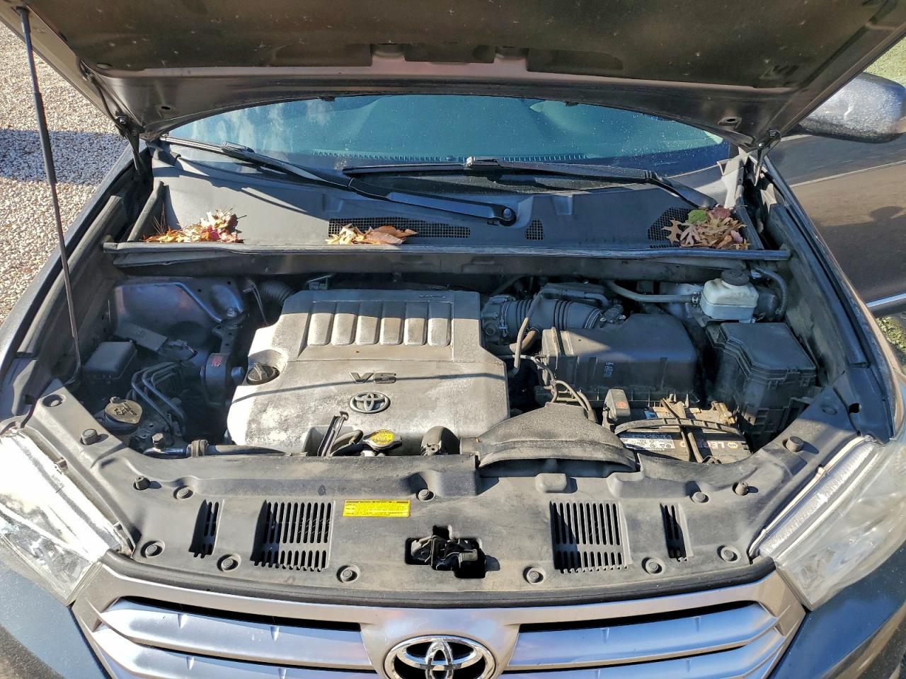 Toyota Highlander Base Image 10