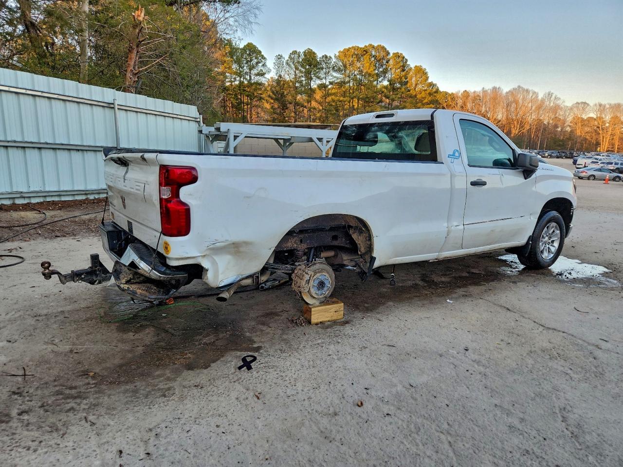 Chevrolet Silverado C1500 Image 3