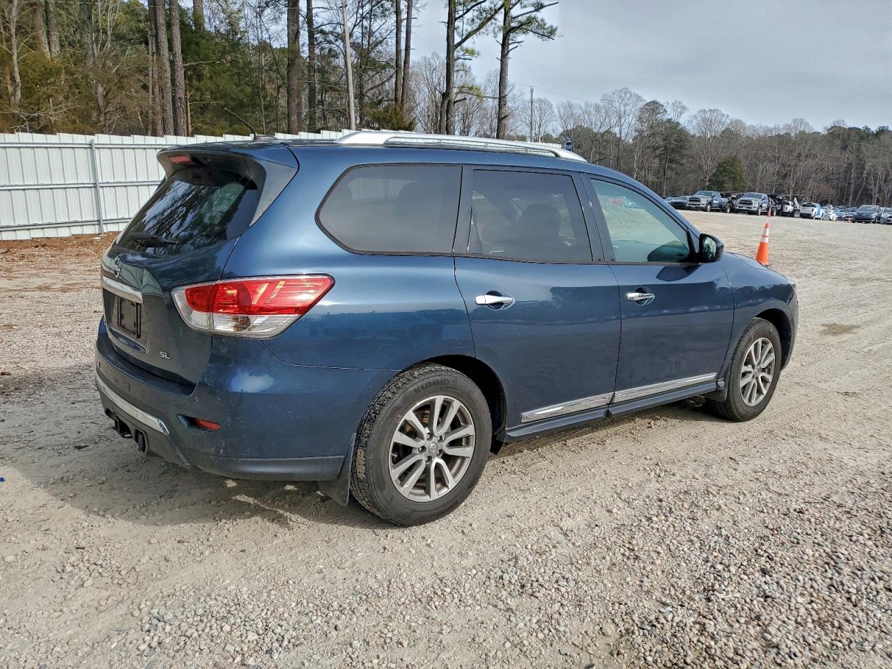 Nissan Pathfinder S Image 11