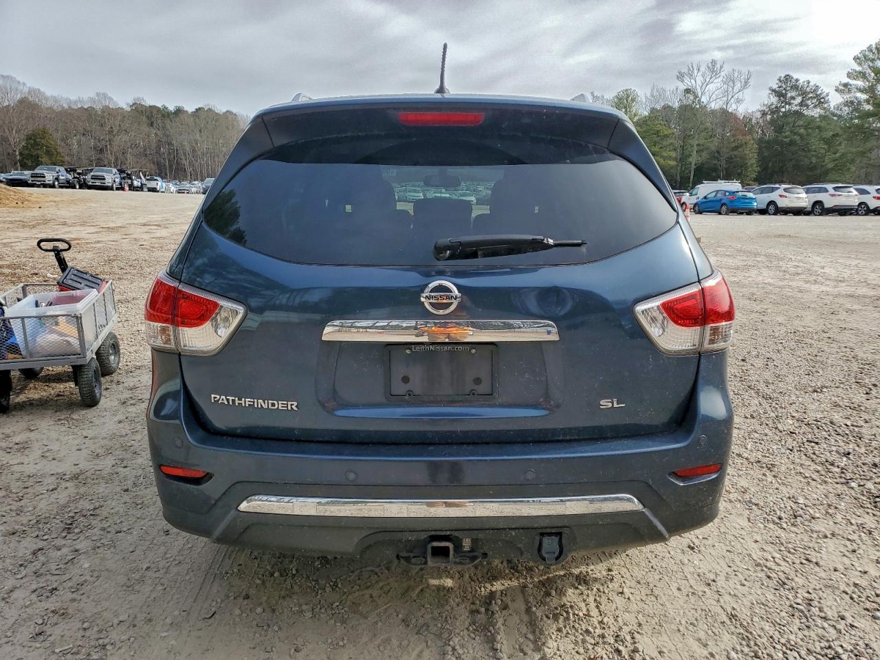 Nissan Pathfinder S Image 2