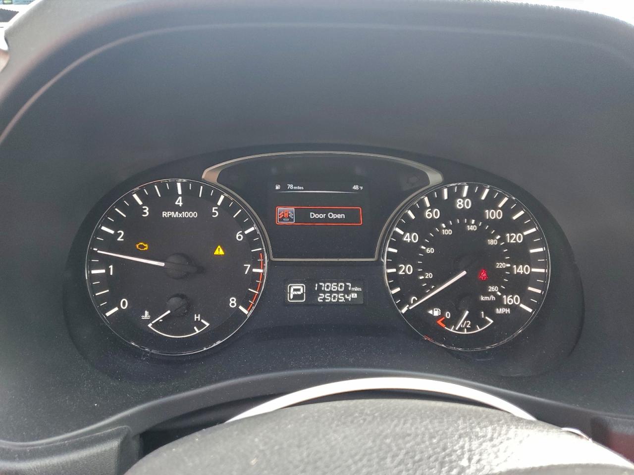 Nissan Pathfinder S Image 5